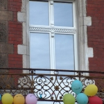 okno balkonowe stylizowane na zabytkowe